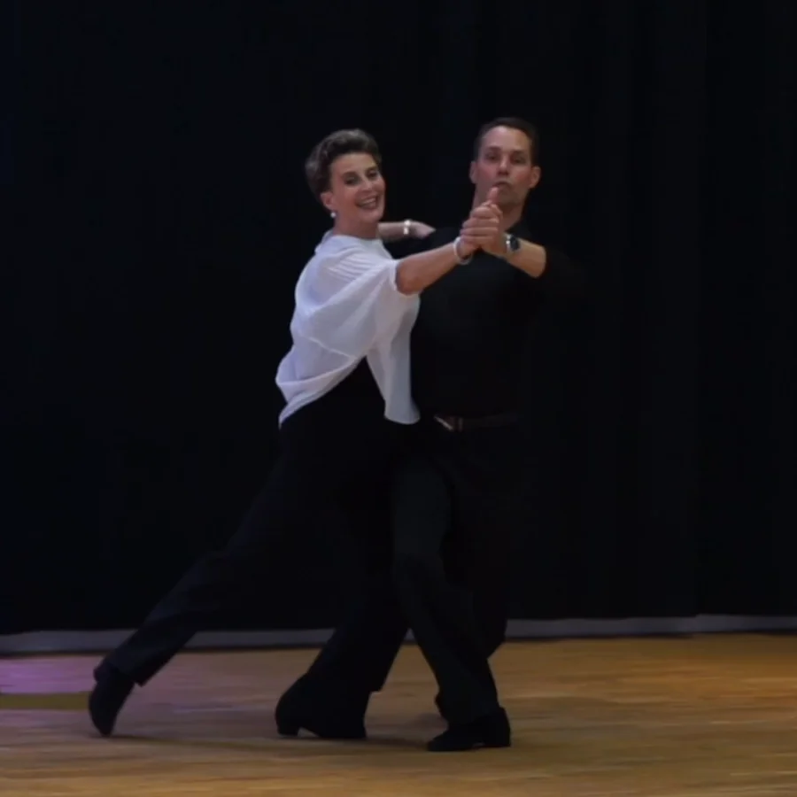 Dansstudio Almere - Dansles - Privéles Ballroom